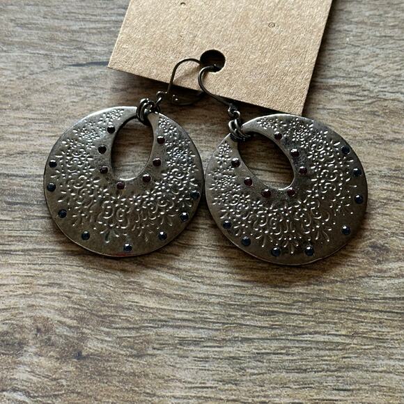 BOGO FREE SILVER SPRINKLED CUT OUT EARRINGS - Picture 1 of 3